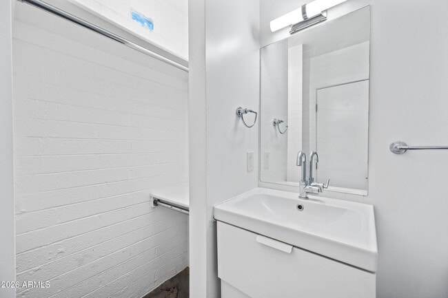 Building Photo - 3615 N 15th Ave