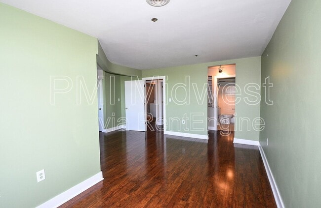 Building Photo - 430 N Park Ave