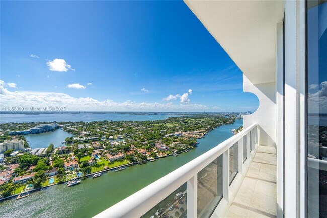 Building Photo - 4775 Collins Ave