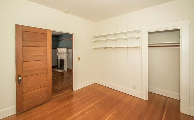 Building Photo - 3 Bed, 1 Bath Home by Downtown!