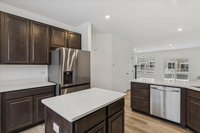 Building Photo - 406 Red Oak Cir