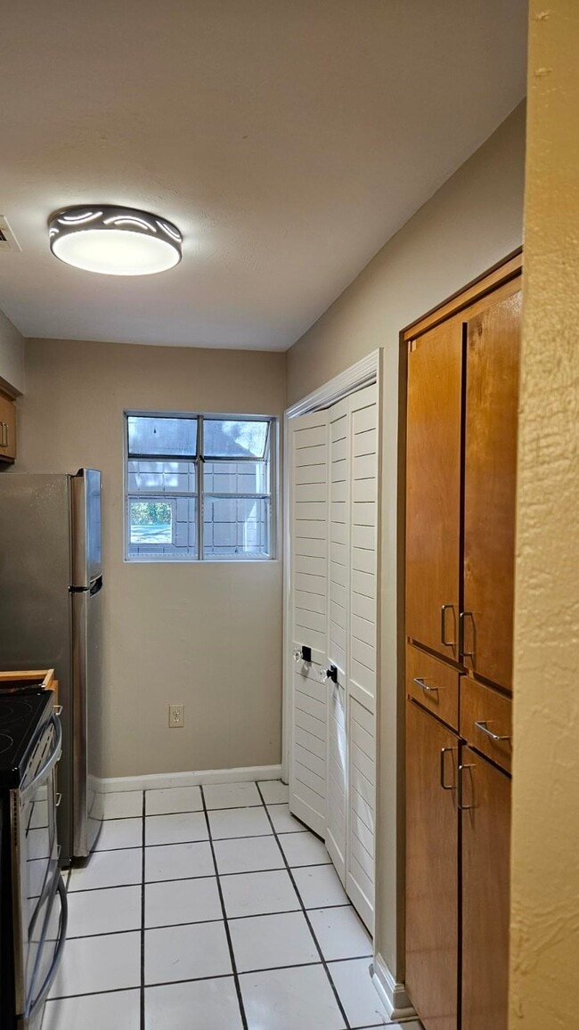 Building Photo - 1998 Nicklaus Dr