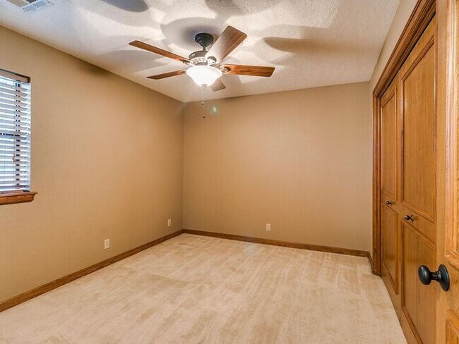 Building Photo - *Rare Find* Stunning Brookhaven 4 Bed 2.5 ...