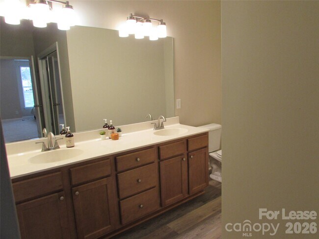 Building Photo - 10125 Westmoreland Rd