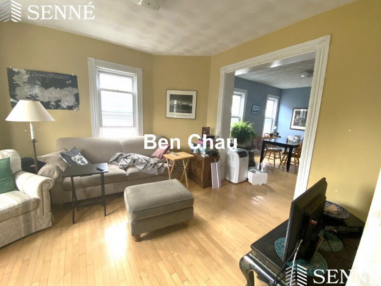 Building Photo - 11 Thorndike St
