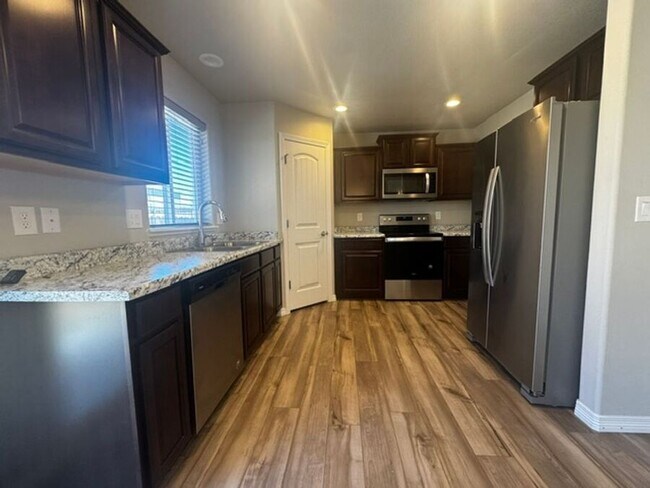 Building Photo - 5338 Kingscote Dr