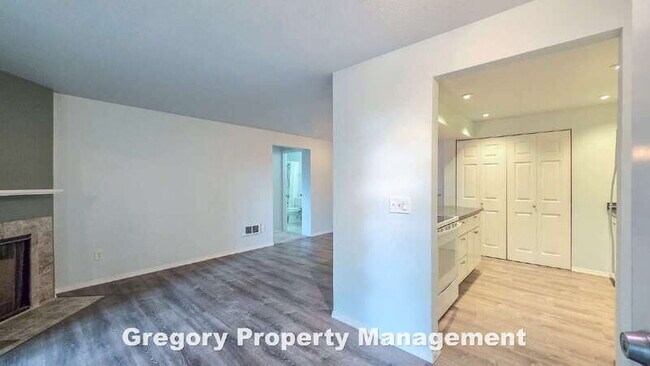 Building Photo - 9474 Woodinville Redmond Rd NE