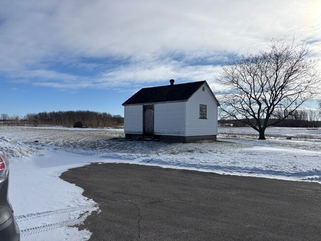 Building Photo - Country Home Rent-to-Own! 3BD/2BA