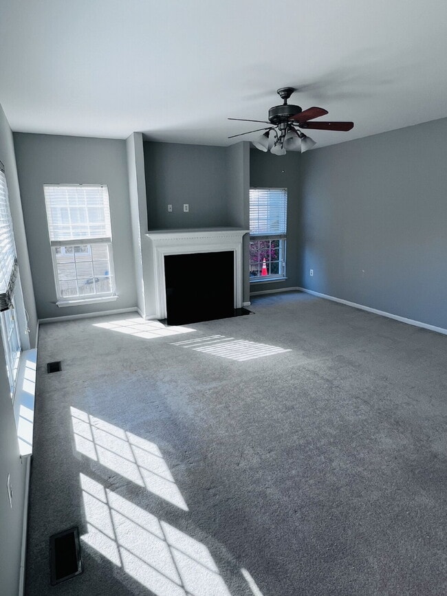 Building Photo - Move-in Special: HALF OFF off of the first month's rent! Stunning 4-5 Bedroom Home for Rent in En...