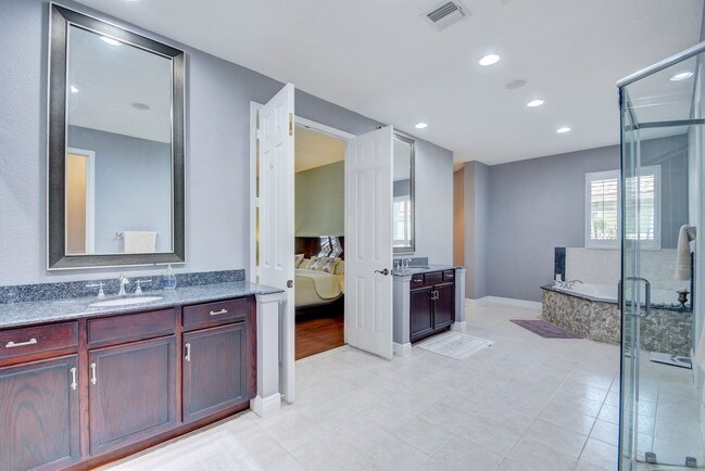 Building Photo - 1501 Stonehaven Estates Dr