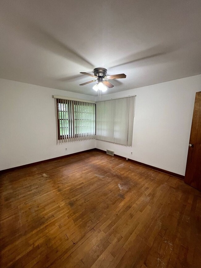 Building Photo - 2 Bedroom 1 Bath Single Family Home Available!