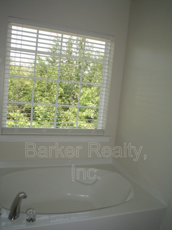 Building Photo - 6005 Namozine Ct