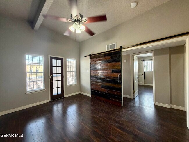 Building Photo - 11105 La Quinta Pl