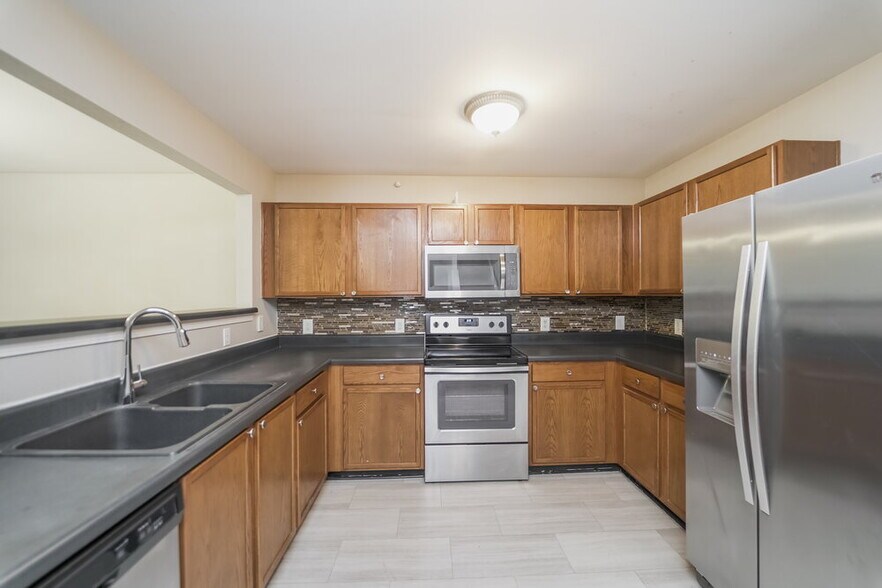 Building Photo - 7606 Eben Dr