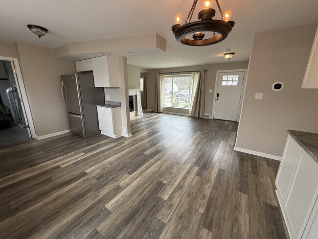 Building Photo - 1948 Henbert Rd