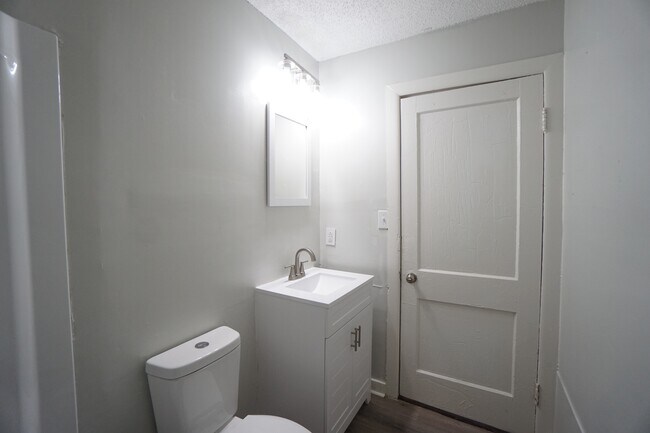 Building Photo - 1906 15th Ct N