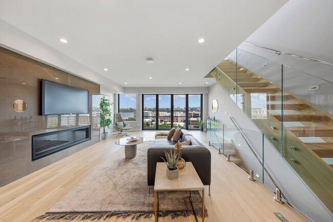 Building Photo - 8822 Churchill Rd