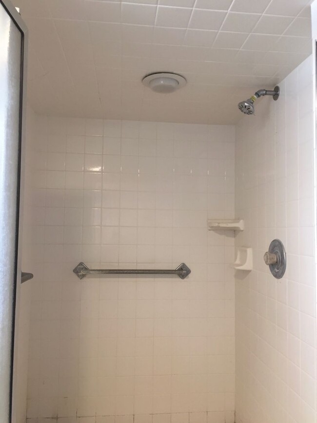 Building Photo - Just renovated 3 bed 2 bath home in emmaus.