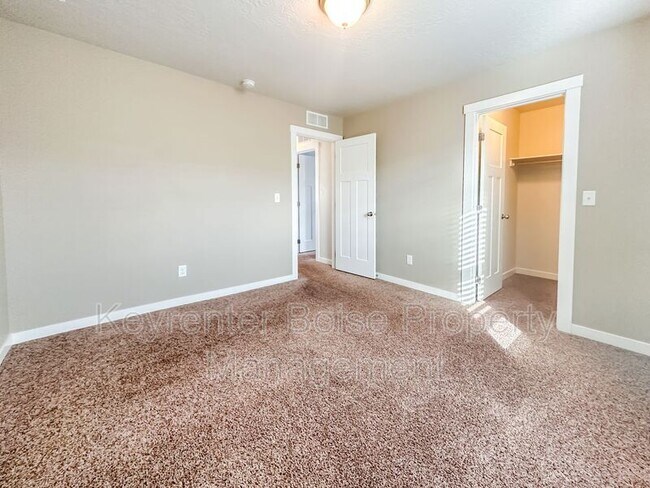 Building Photo - 4661 N Alester Ave