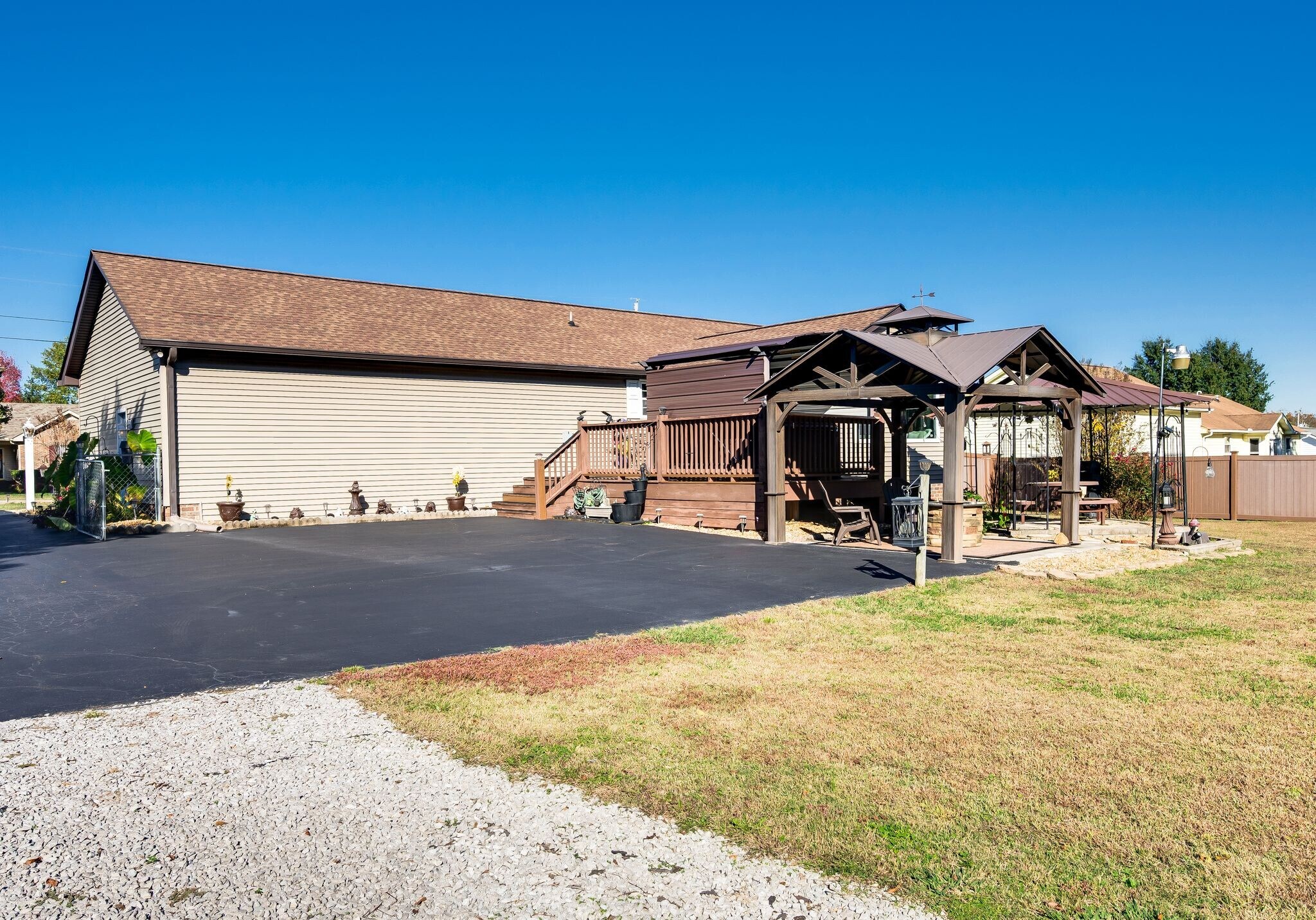 Building Photo - 808 Water View Ter