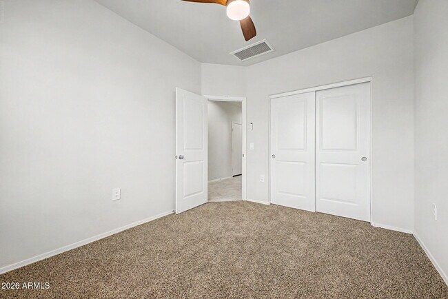 Building Photo - 1302 W Raymond Ave