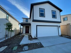 Building Photo - Beautiful Three Bedroom Two and a Half Bathroom Home in Murrieta!