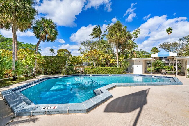 Building Photo - 777 SE 2nd Ave