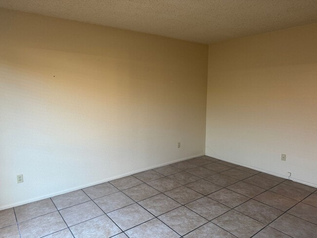 Building Photo - Visa Del Valle Townhome with Community Poo...