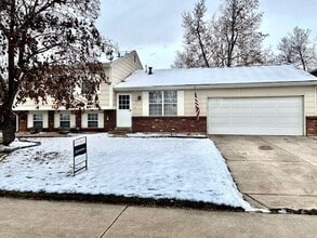 Building Photo - Gorgeous 4 Bed, 2 Bath Home in Central For...