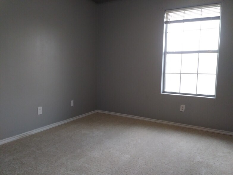 Room 2 - 2381 Hamburg St