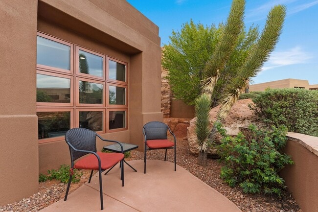 Building Photo - 2410 W Entrada Trail