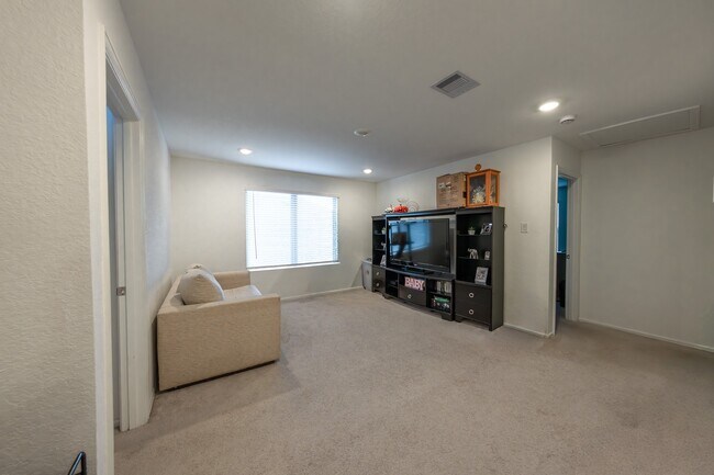 Building Photo - 9335 Pavonia Fawn Dr