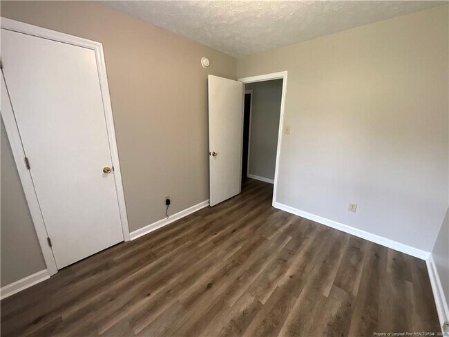 Building Photo - 929 Kennesaw Dr