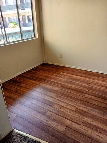 Building Photo - 530 Avenue G