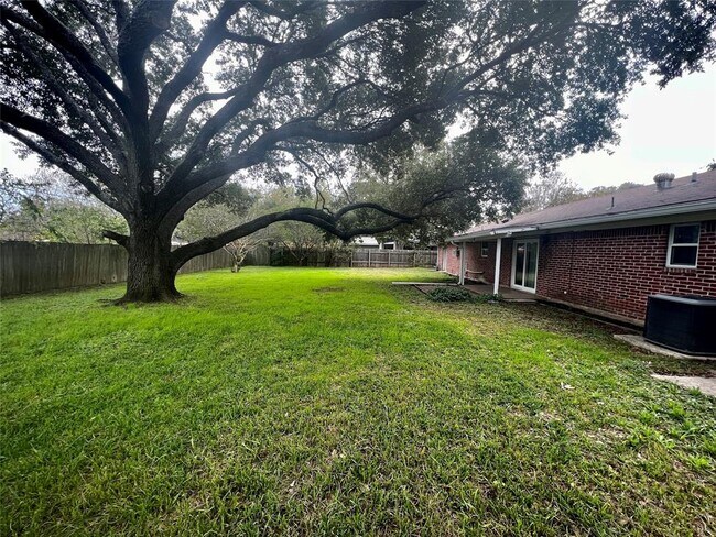 Building Photo - 795 Vogel Dr