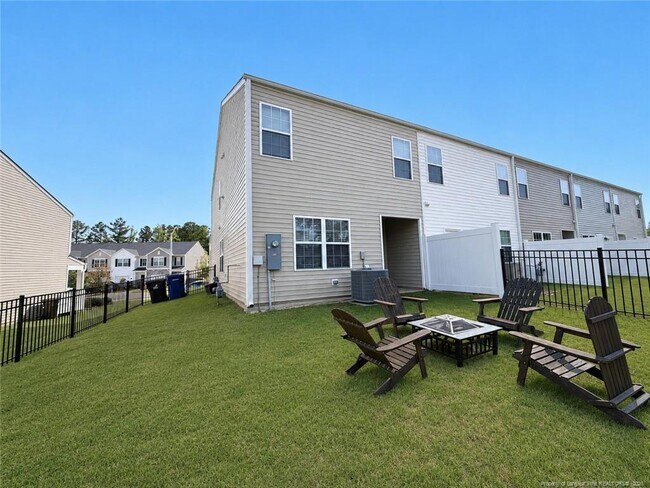 Building Photo - 225 David Hl Dr