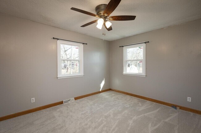 Building Photo - 122 Willa Ln