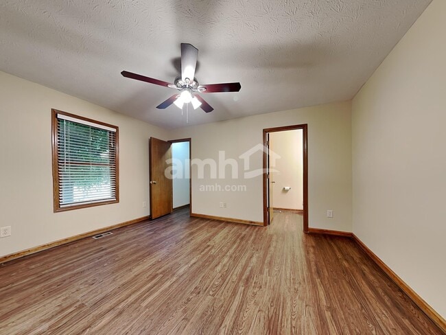 Building Photo - 517 Stone Path Ct