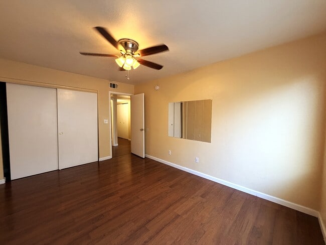 Building Photo - 4955 S Lindell Rd