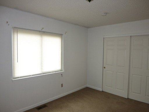 Building Photo - 2BR/2.5BA Townhome in gated community
