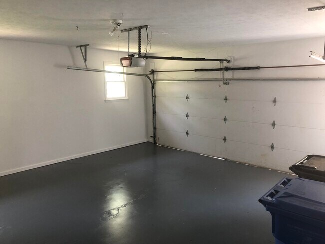 Building Photo - 3900 Sundart Dr