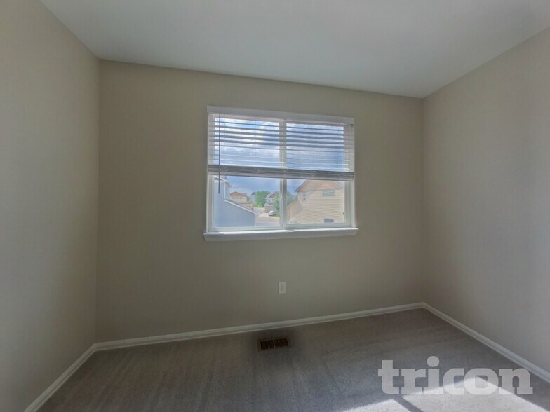 Building Photo - 2113 74th Ave Ct