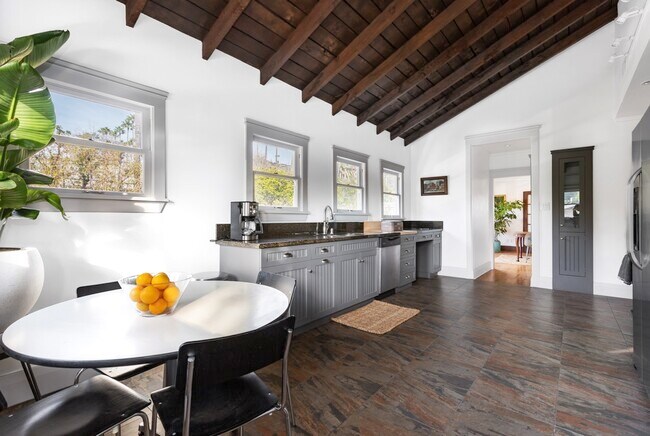 Kitchen/Breakfast Area - 5850 Foothill Dr