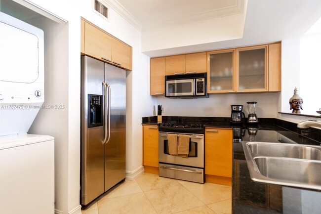 Building Photo - 16699 Collins Ave