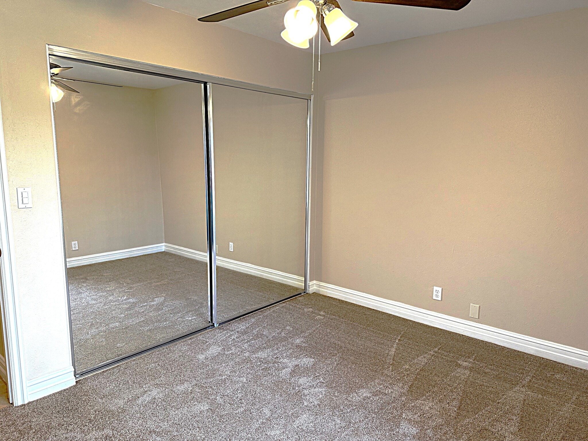 Mirrored closet doors - 545 S Ranch View Cir