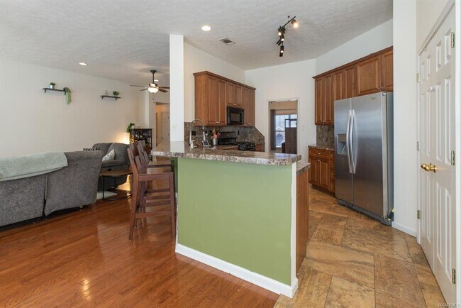 Building Photo - 616 Castle Brook Dr