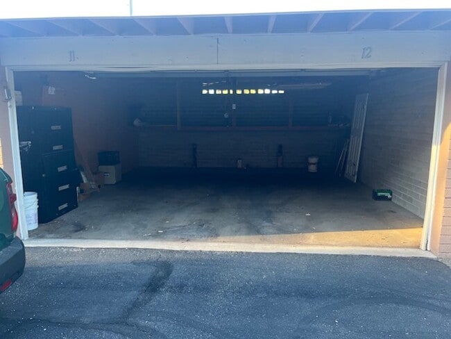 Building Photo - Lovely 2 Bedroom and 2 Bathroom Condo w/ Den! Lots of Space! *SPECIAL OFFER 1/2 Off First Month's...