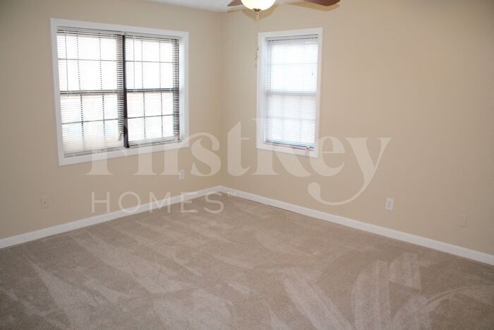 Building Photo - 2625 Loring Rd