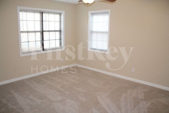 Building Photo - 2625 Loring Rd