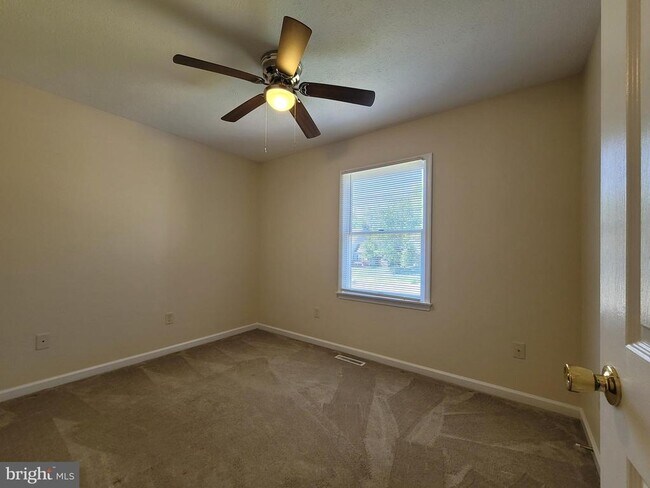 Building Photo - 111 Windcrest Cir
